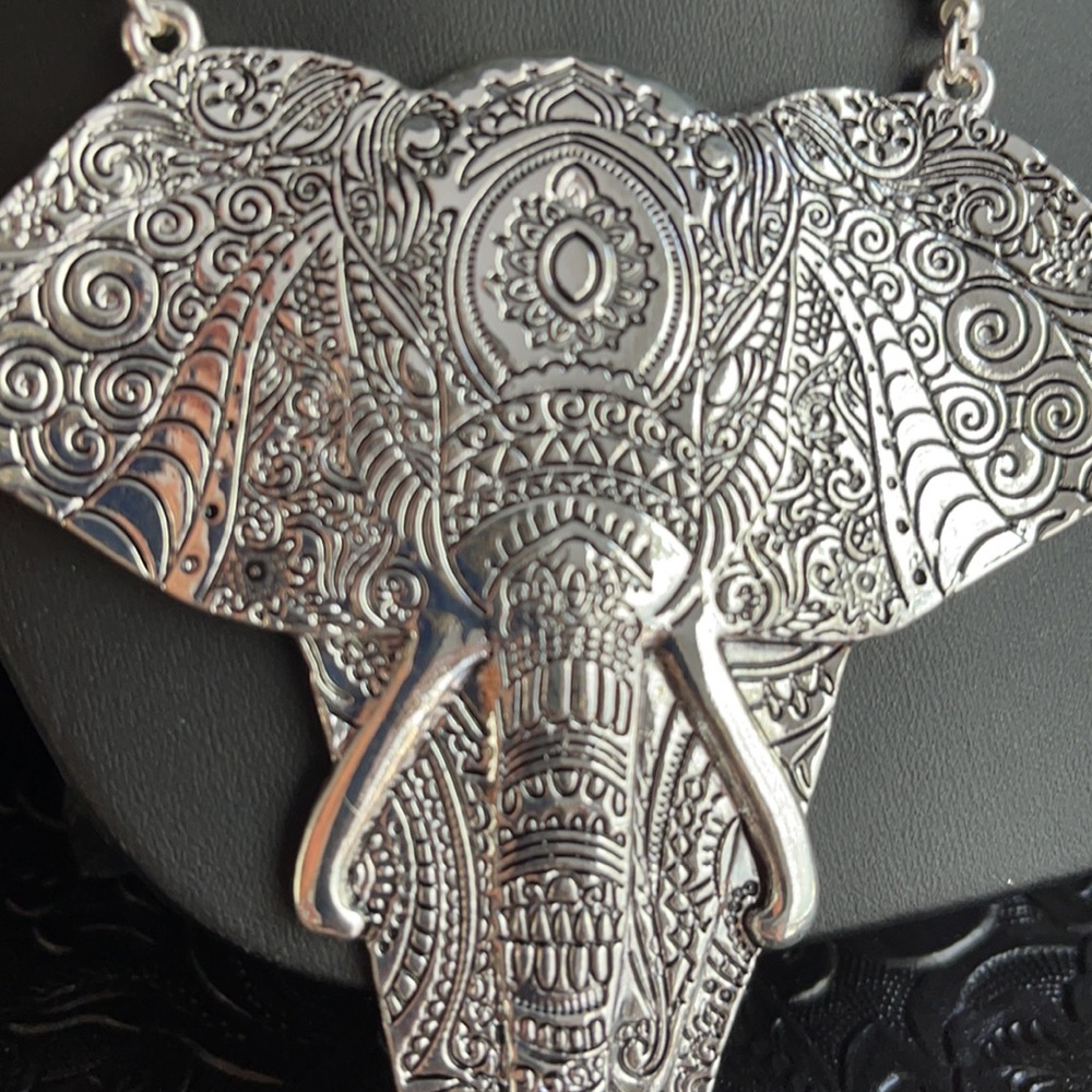 Elephant necklace - Picture 4 of 4
